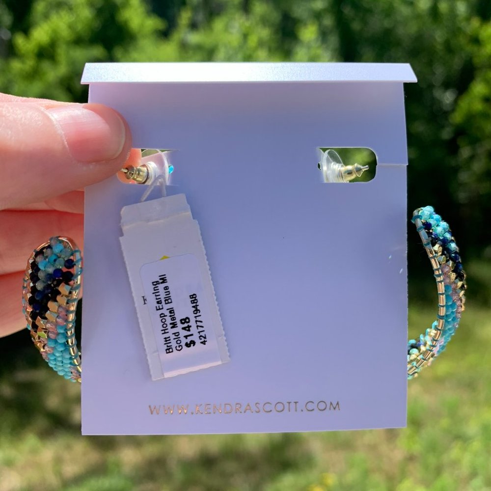 KENDRA SCOTT • Britt Gold Hoop Earrings in Blue Mix - Picture 7 of 13